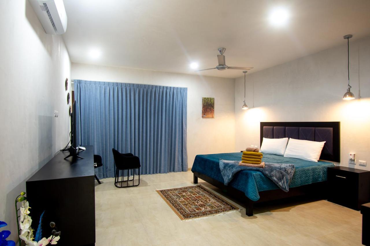 Hotel Casa Tortuga Tulum - Cenotes Park Inclusive Exteriör bild A bedroom in a hotel