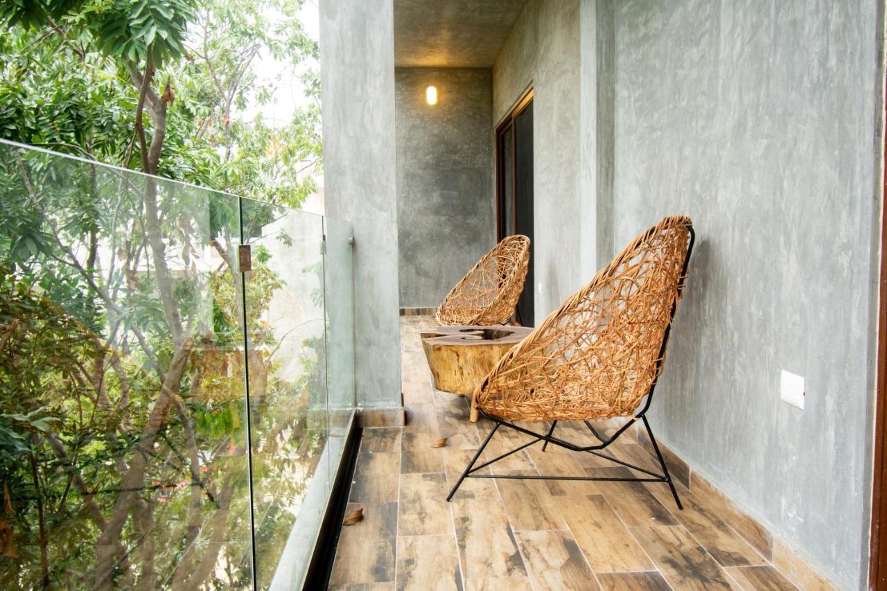 Hotel Casa Tortuga Tulum - Cenotes Park Inclusive Exteriör bild A view of the balcony of the hotel