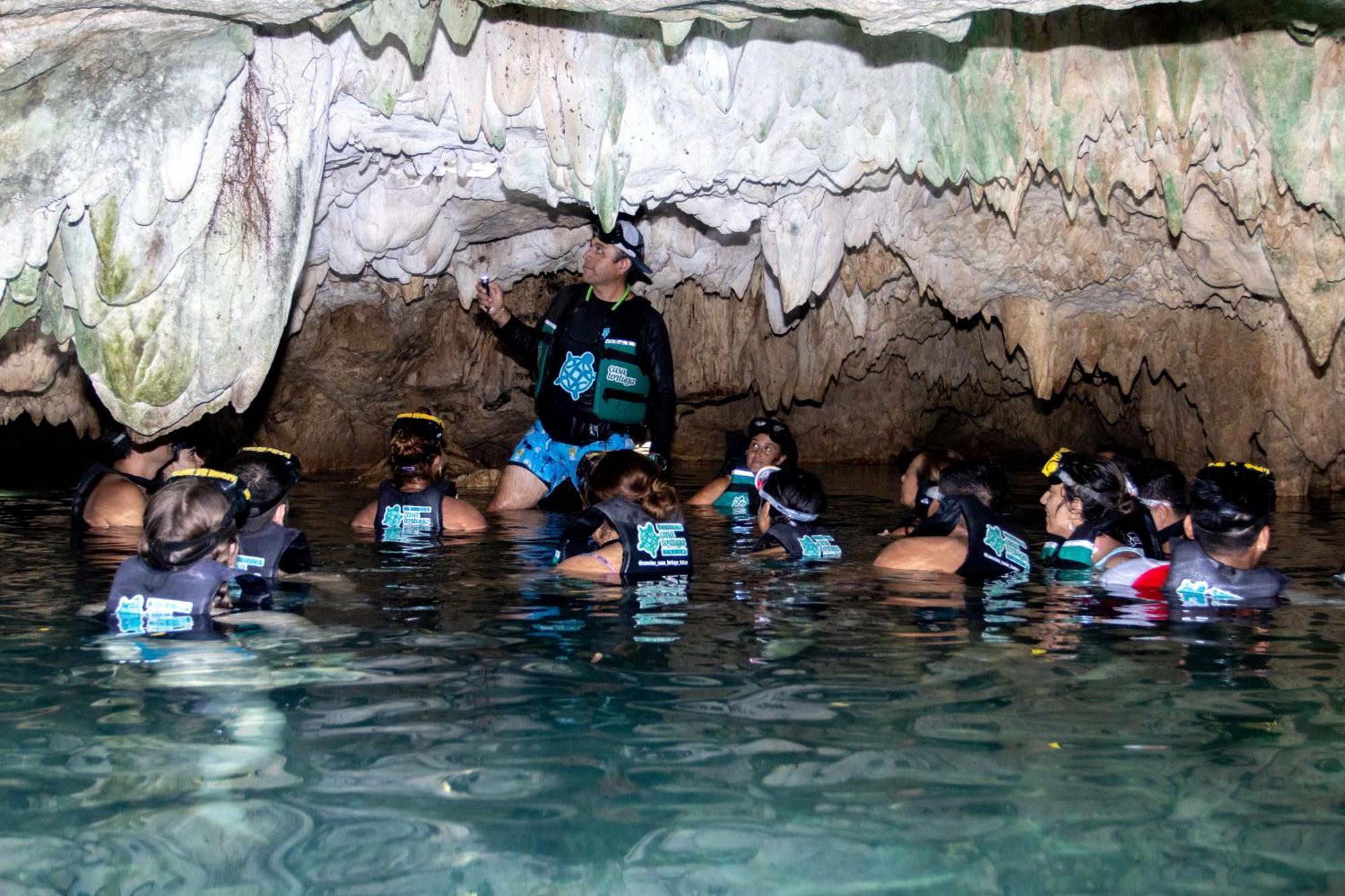 Hotel Casa Tortuga Tulum - Cenotes Park Inclusive Exteriör bild Cave divers in the Hua ma cave